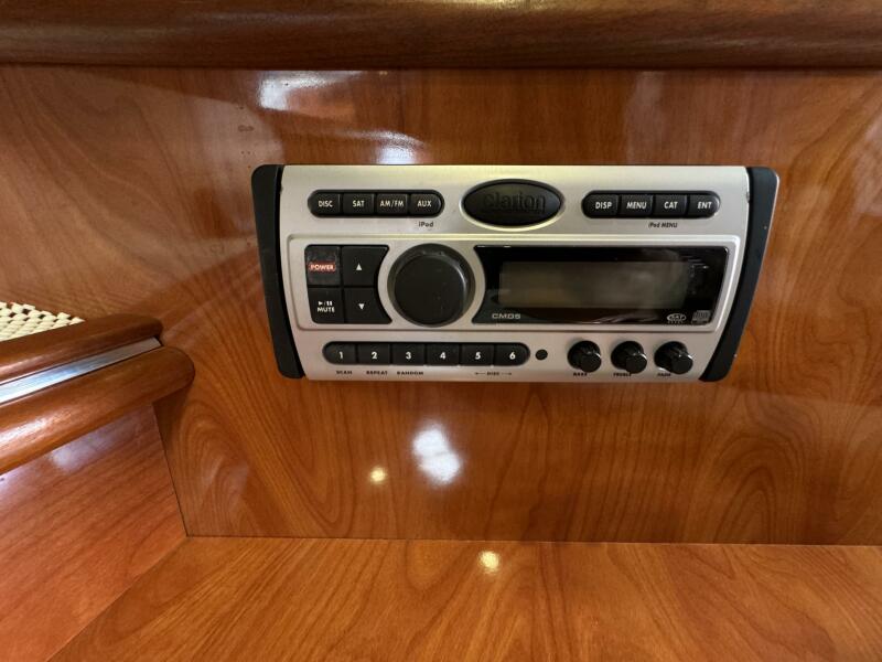 2005 Cruisers Yachts 320