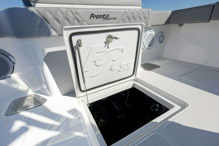33ft Front Runner Yacht For Sale