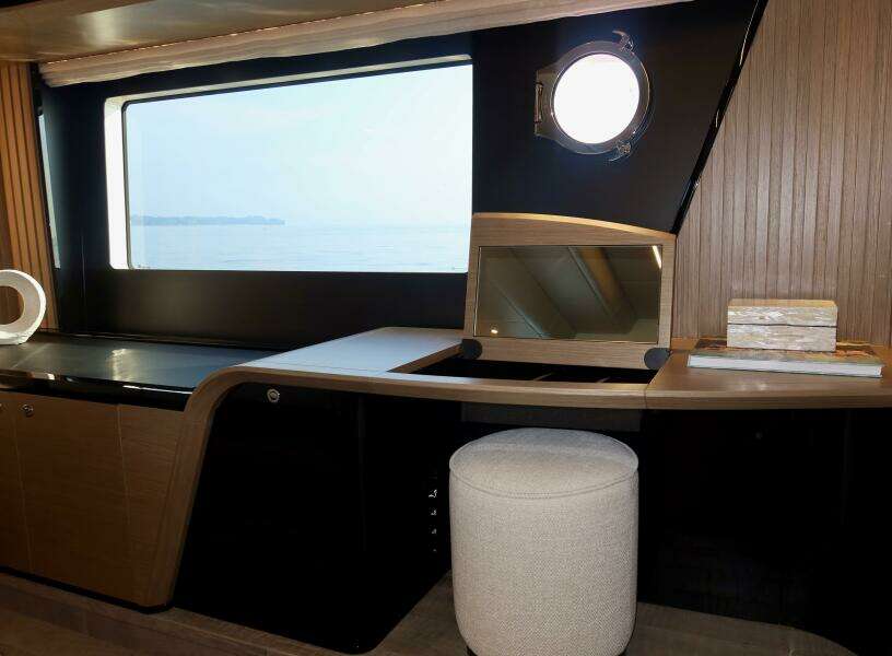 58ft Absolute Yacht For Sale