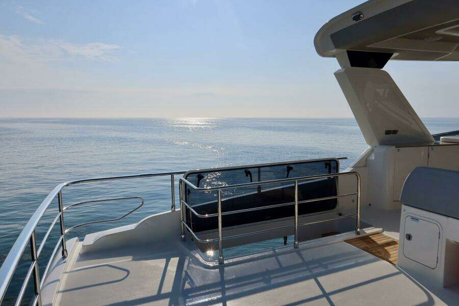 58ft Absolute Yacht For Sale