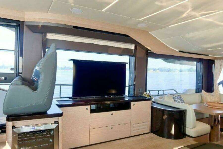 58ft Absolute Yacht For Sale