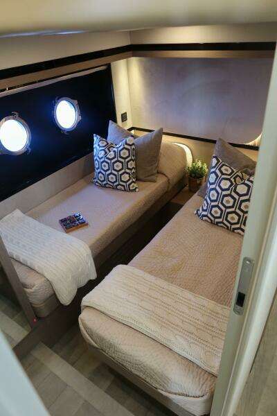 58ft Absolute Yacht For Sale