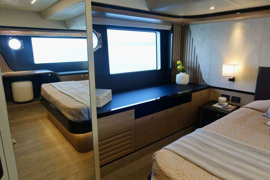 58ft Absolute Yacht For Sale