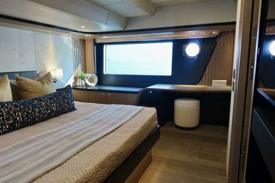 58ft Absolute Yacht For Sale