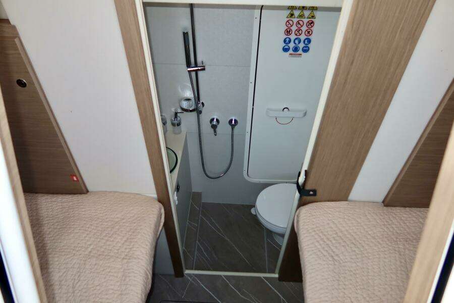 58ft Absolute Yacht For Sale