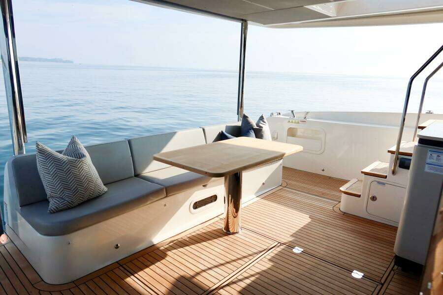 58ft Absolute Yacht For Sale