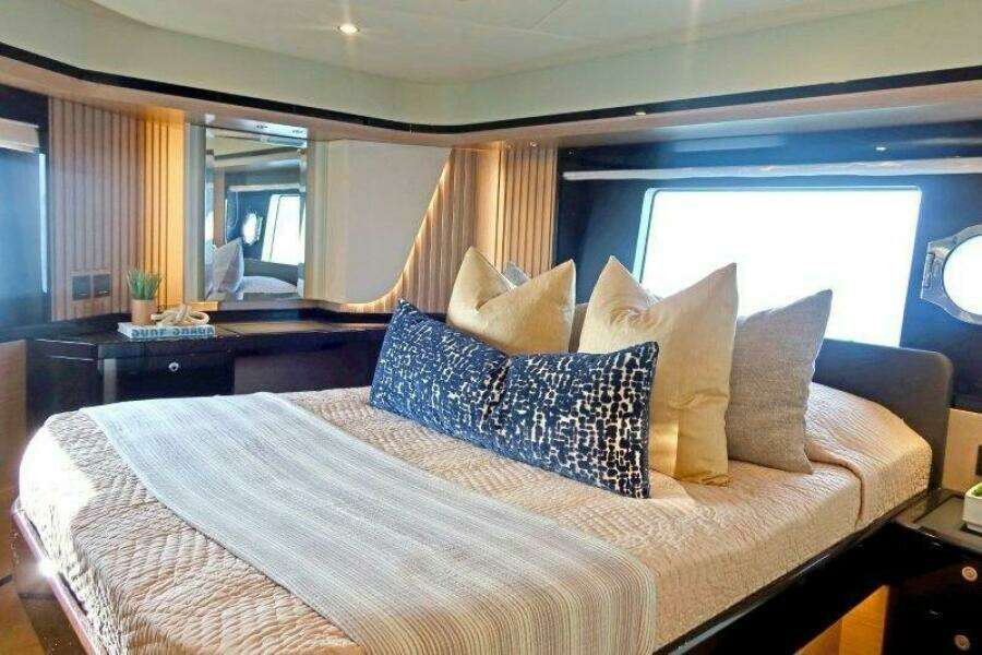 58ft Absolute Yacht For Sale