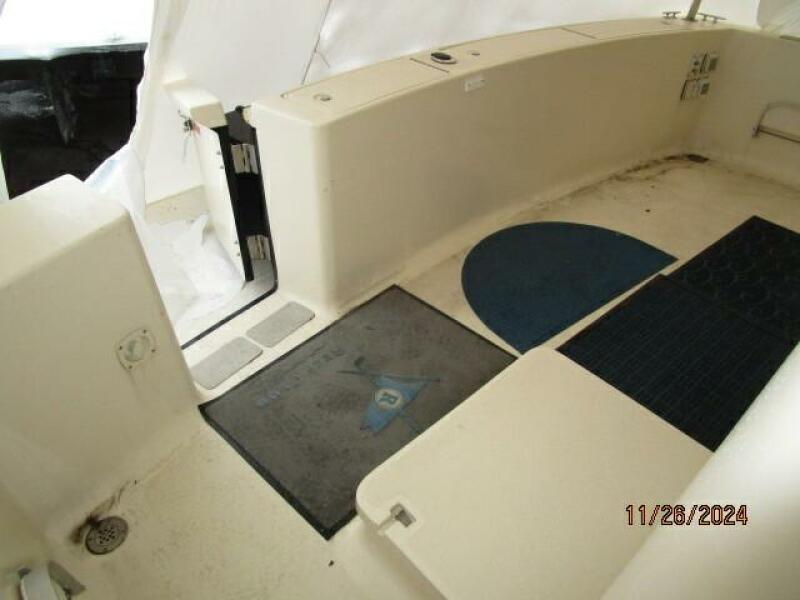 34' Mainship aftdeck1