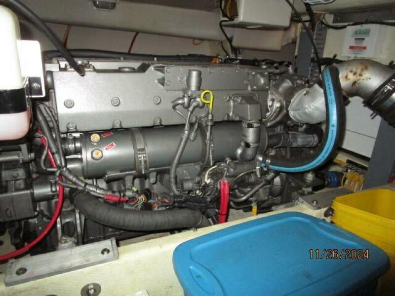 34' Mainship main engine2
