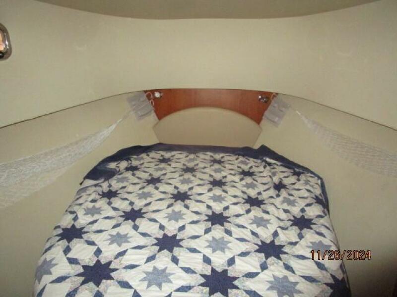 34' Mainship stateroom