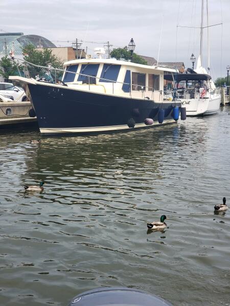 34' Mainship port forward profile