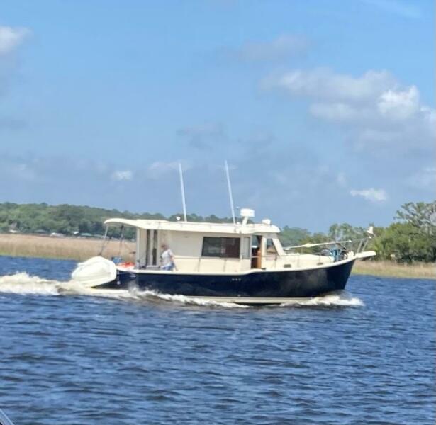 34' Mainship starboard profile2