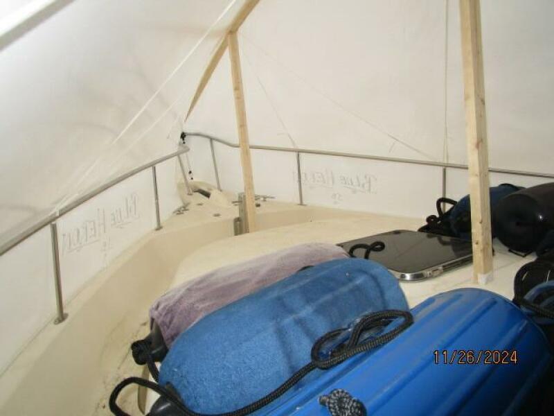 34' Mainship foredeck1