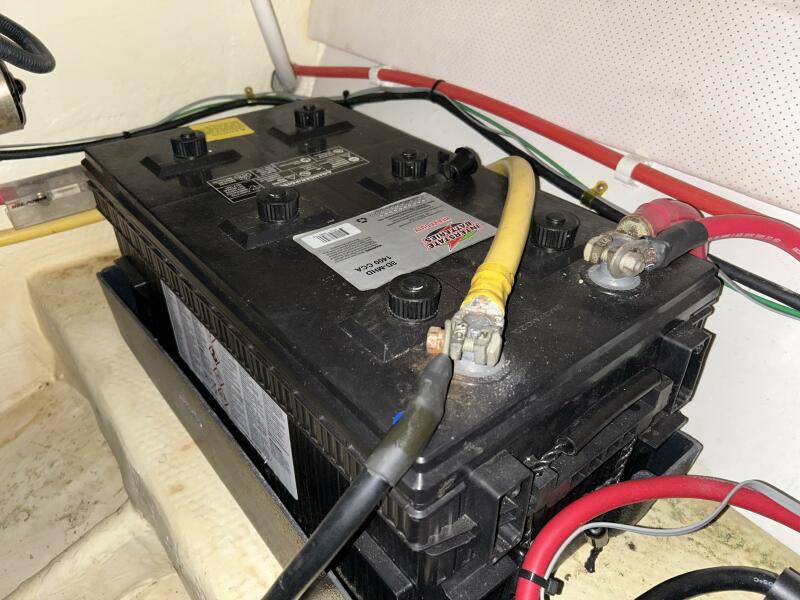 34' Mainship battery bank1