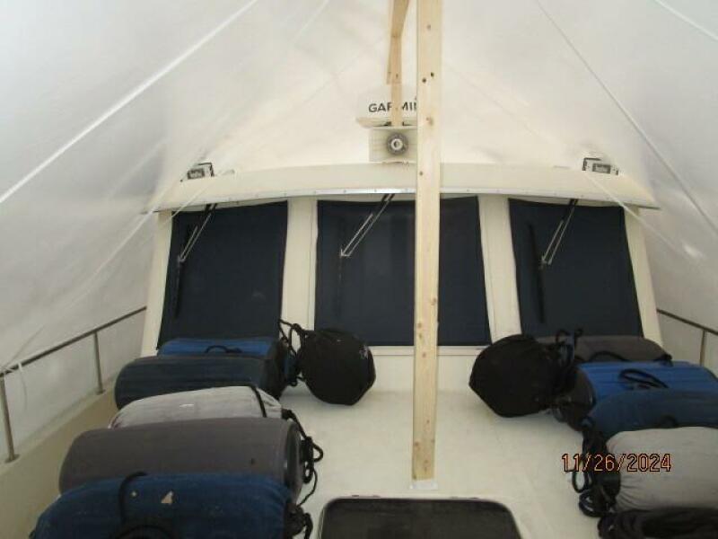 34' Mainship foredeck aft