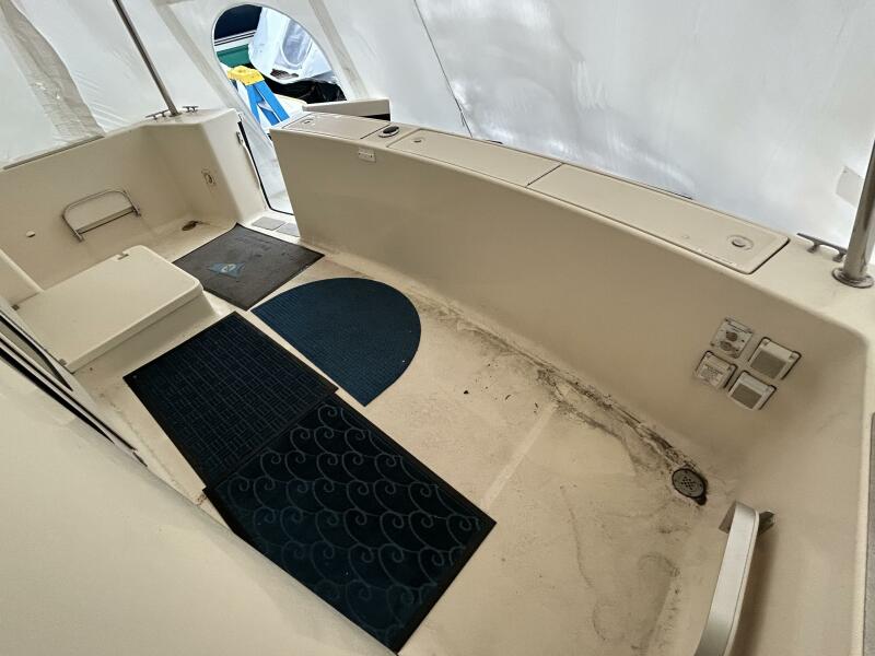 34' Mainship aftdeck2