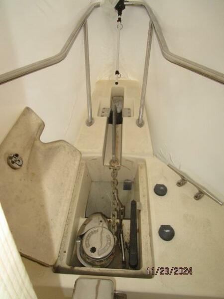 34' Mainship anchor windlass2