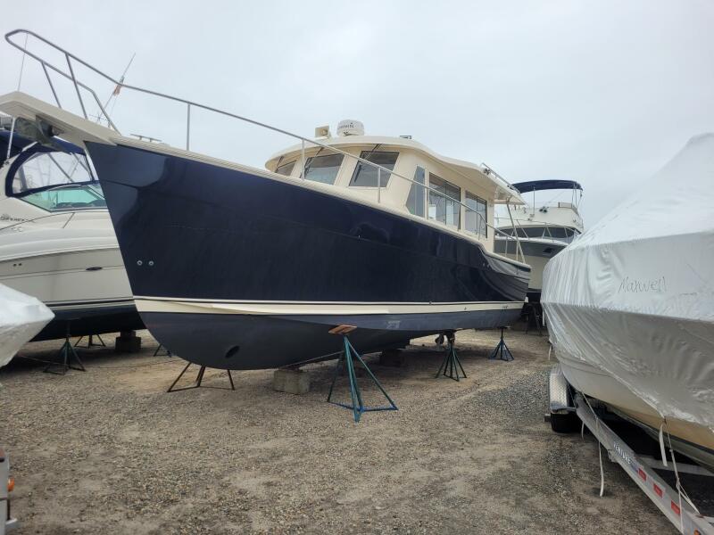 34' Mainship hauled out2