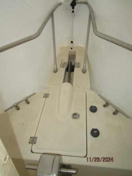 34' Mainship anchor windlass1