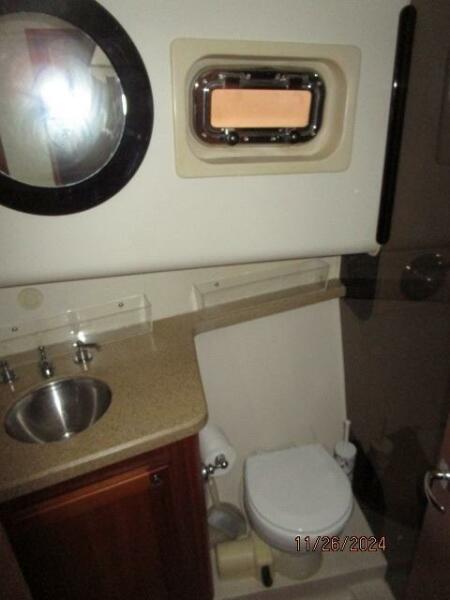 34' Mainship head