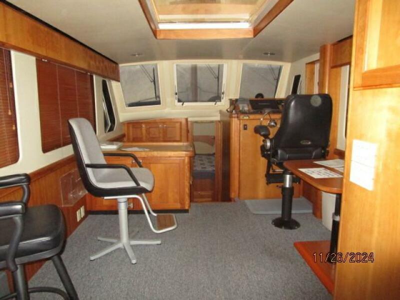 34' Mainship salon forward