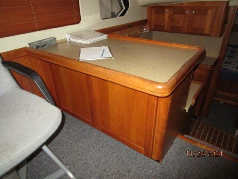 34' Mainship salon port forward