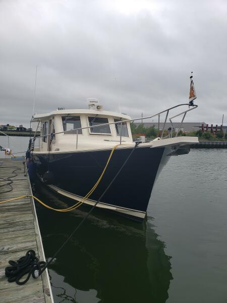 34' Mainship starboard forward profile2