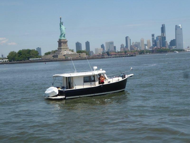 34' Mainship starboard aft profile