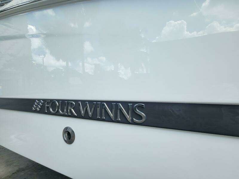 22ft Four Winns Yacht For Sale