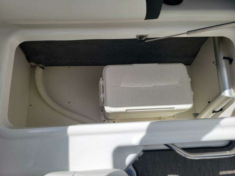 22ft Four Winns Yacht For Sale
