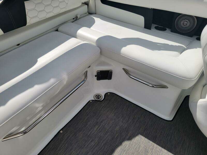 22ft Four Winns Yacht For Sale