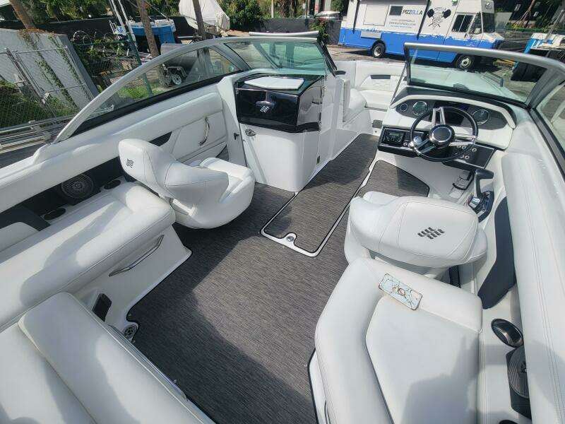 22ft Four Winns Yacht For Sale