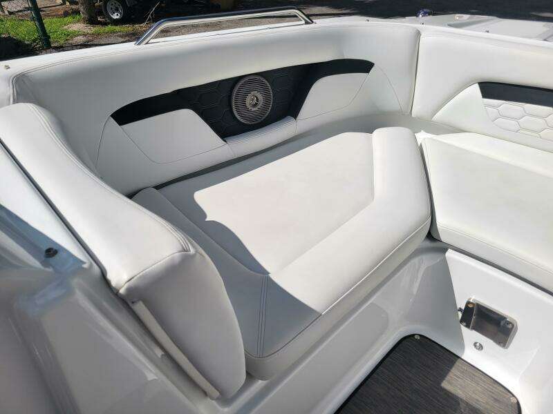 22ft Four Winns Yacht For Sale