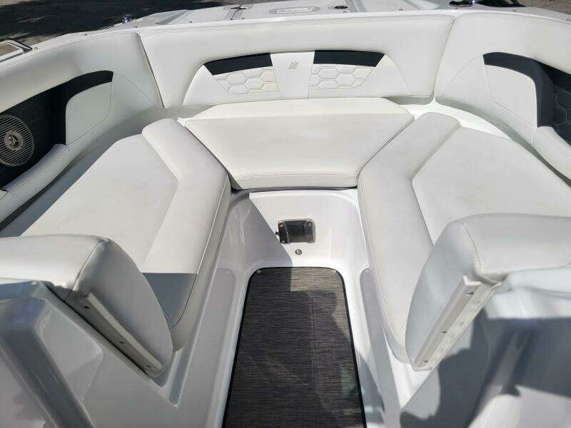 22ft Four Winns Yacht For Sale