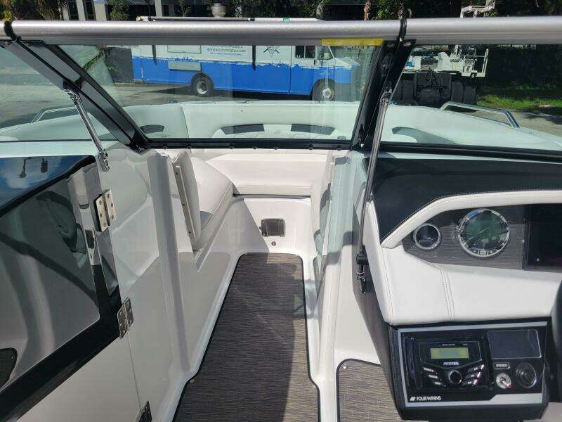 22ft Four Winns Yacht For Sale