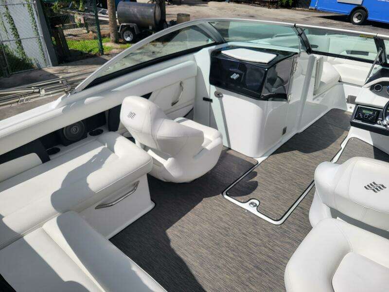 22ft Four Winns Yacht For Sale