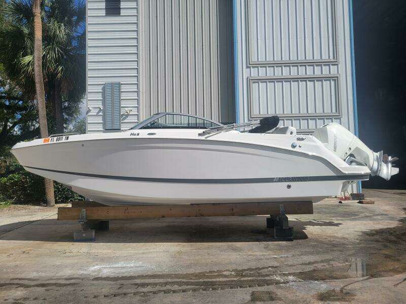 22ft Four Winns Yacht For Sale