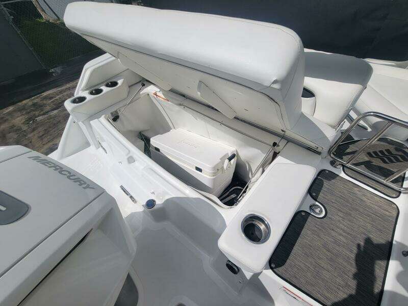 22ft Four Winns Yacht For Sale