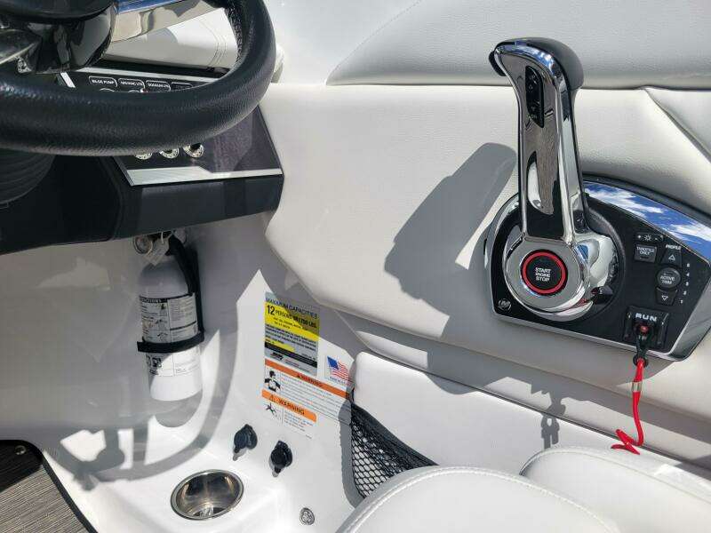 22ft Four Winns Yacht For Sale