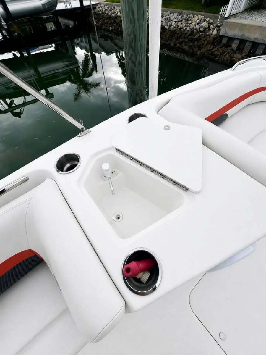 2021 Hurricane SunDeck Sport 188-OB