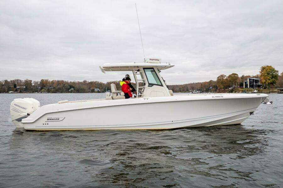 33ft Boston Whaler Yacht For Sale