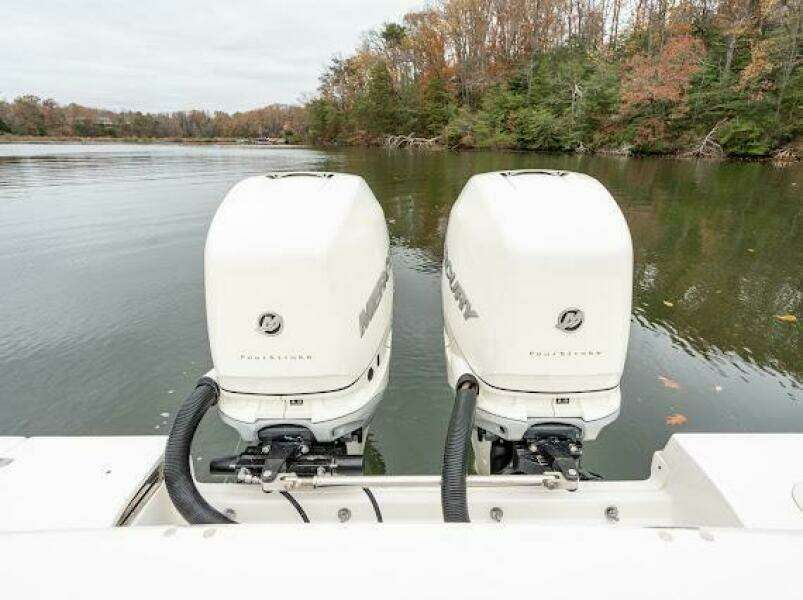 33ft Boston Whaler Yacht For Sale