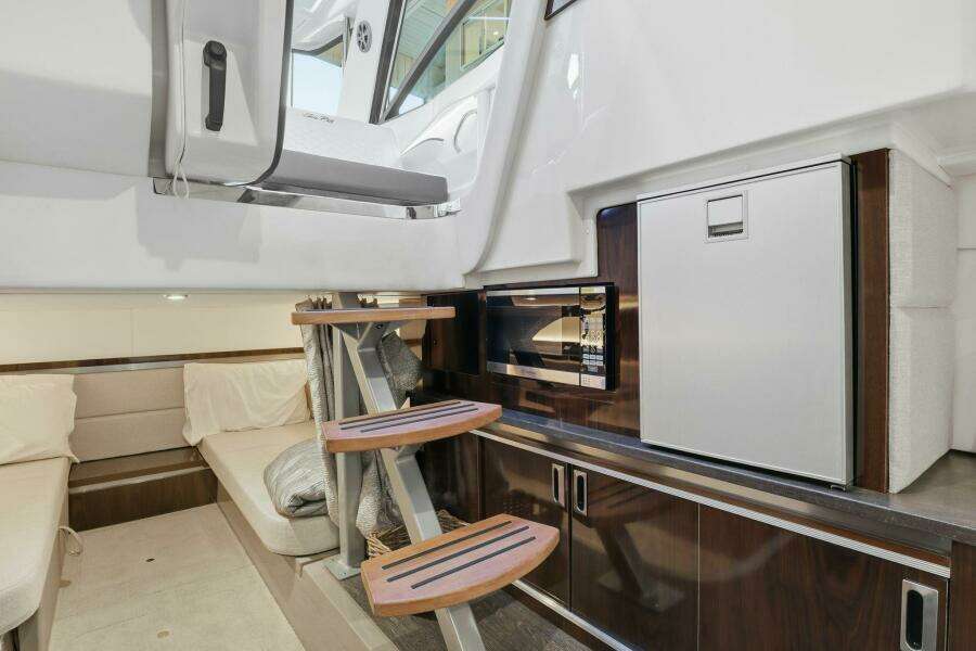 32ft Sea Ray Yacht For Sale