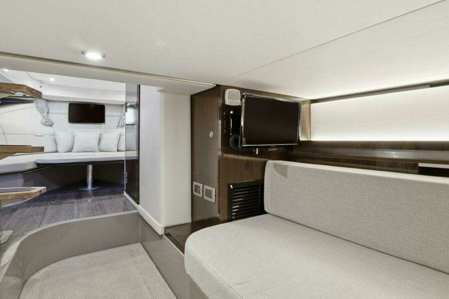 32ft Sea Ray Yacht For Sale