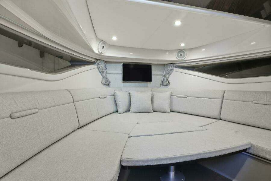 32ft Sea Ray Yacht For Sale