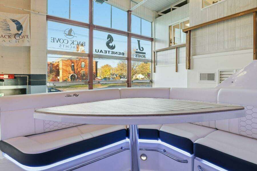 32ft Sea Ray Yacht For Sale