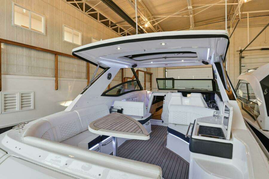 32ft Sea Ray Yacht For Sale