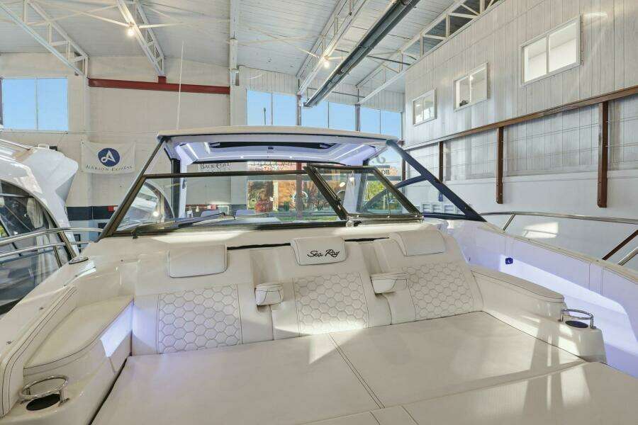 32ft Sea Ray Yacht For Sale