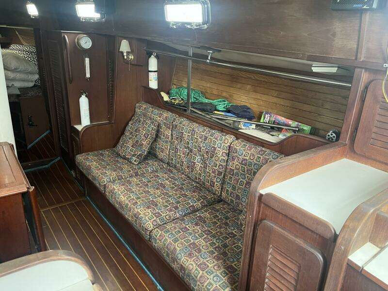 38ft Morgan Yacht For Sale