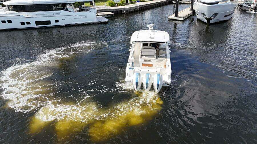 35ft Boston Whaler Yacht For Sale